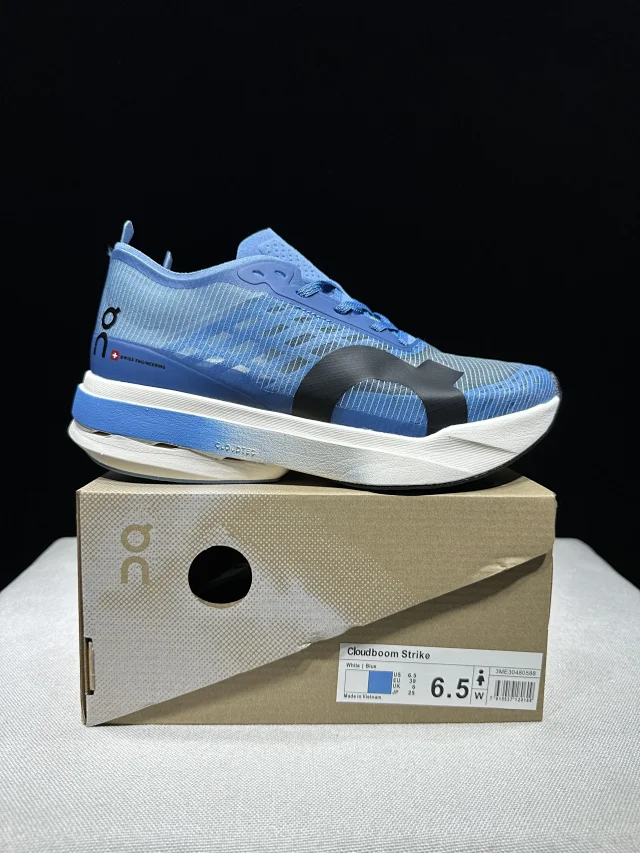 On Sneakers Cloudboom Strike product detail image 72