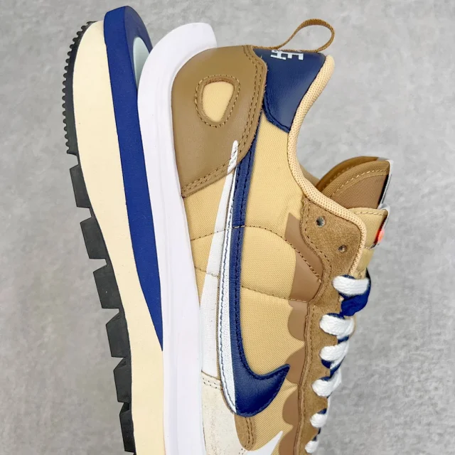Nike Sneakers Sacai Collaboration Layered Double-Swoosh product detail image 33