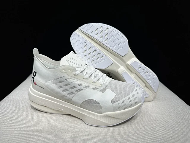 On Sneakers Cloudboom Strike product detail image 33