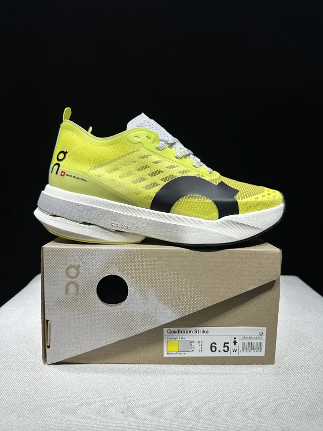 On Sneakers Cloudboom Strike product detail image 46