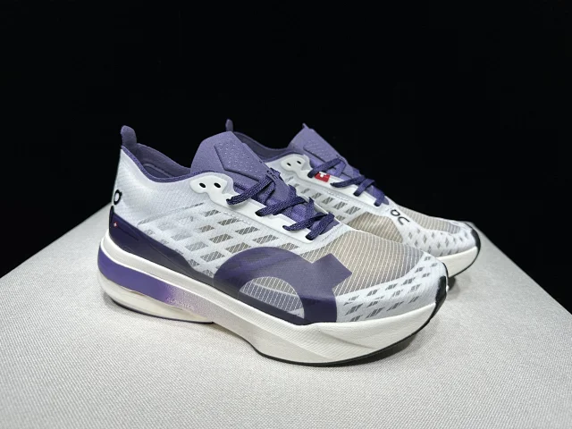 On Sneakers Cloudboom Strike product detail image 78