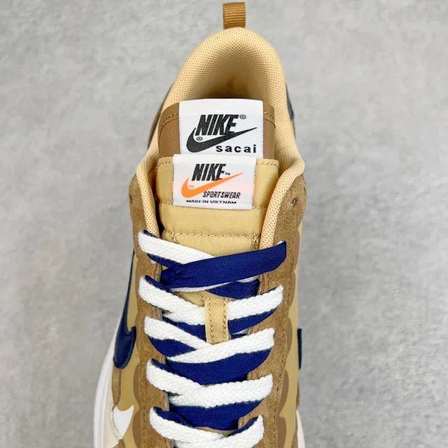 Nike Sneakers Sacai Collaboration Layered Double-Swoosh product detail image 32