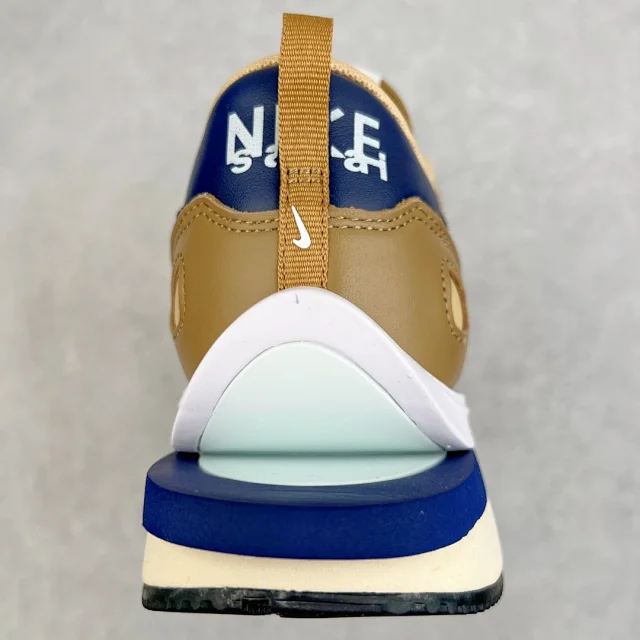 Nike Sneakers Sacai Collaboration Layered Double-Swoosh product detail image 35