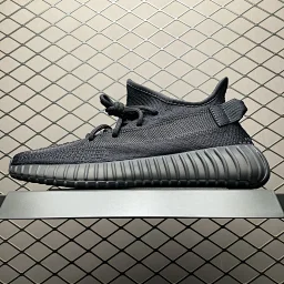 thumbnail for OG版本Yeezy350V2全系列 开始特价市售最高天花板品质 全新楦型 原鞋原纸板开发