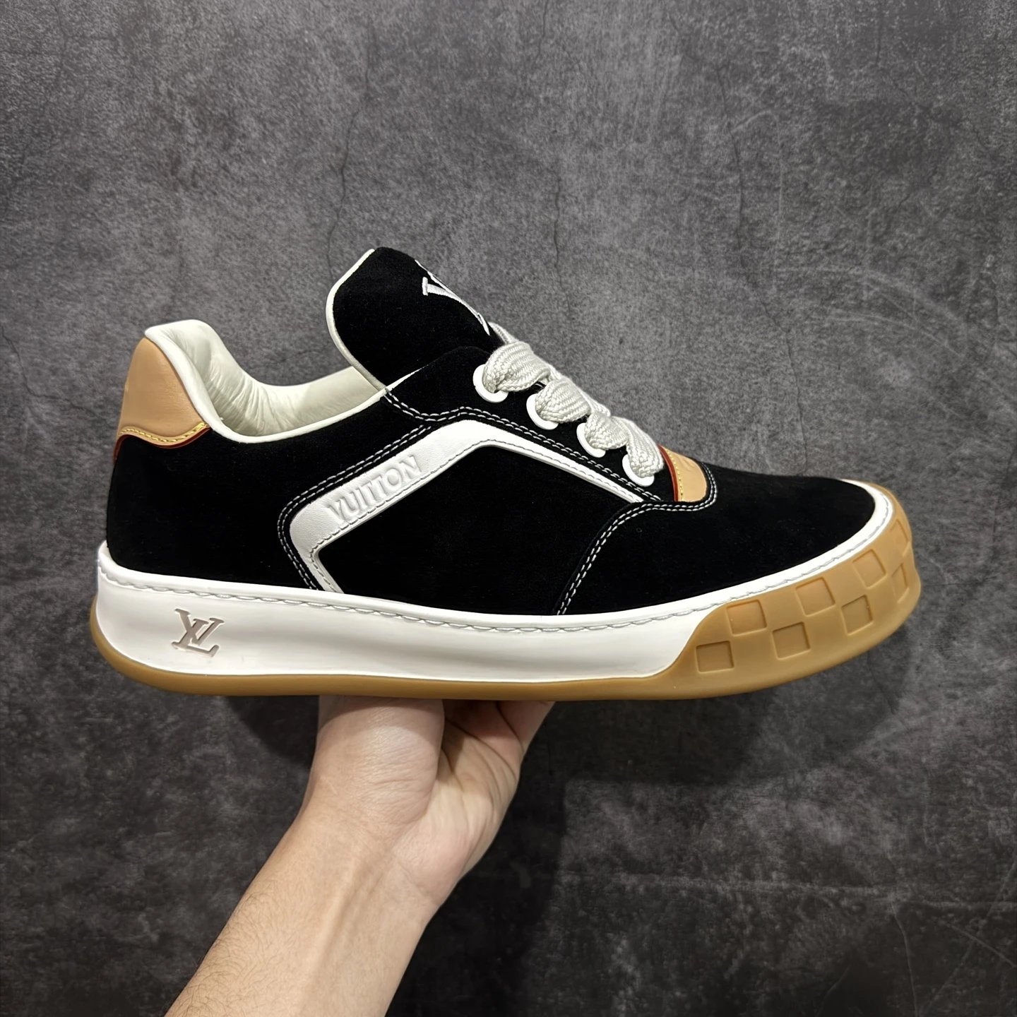 Louis Vuitton Sneakers LV Trainer — Cookie shoes, black, 1AJ730