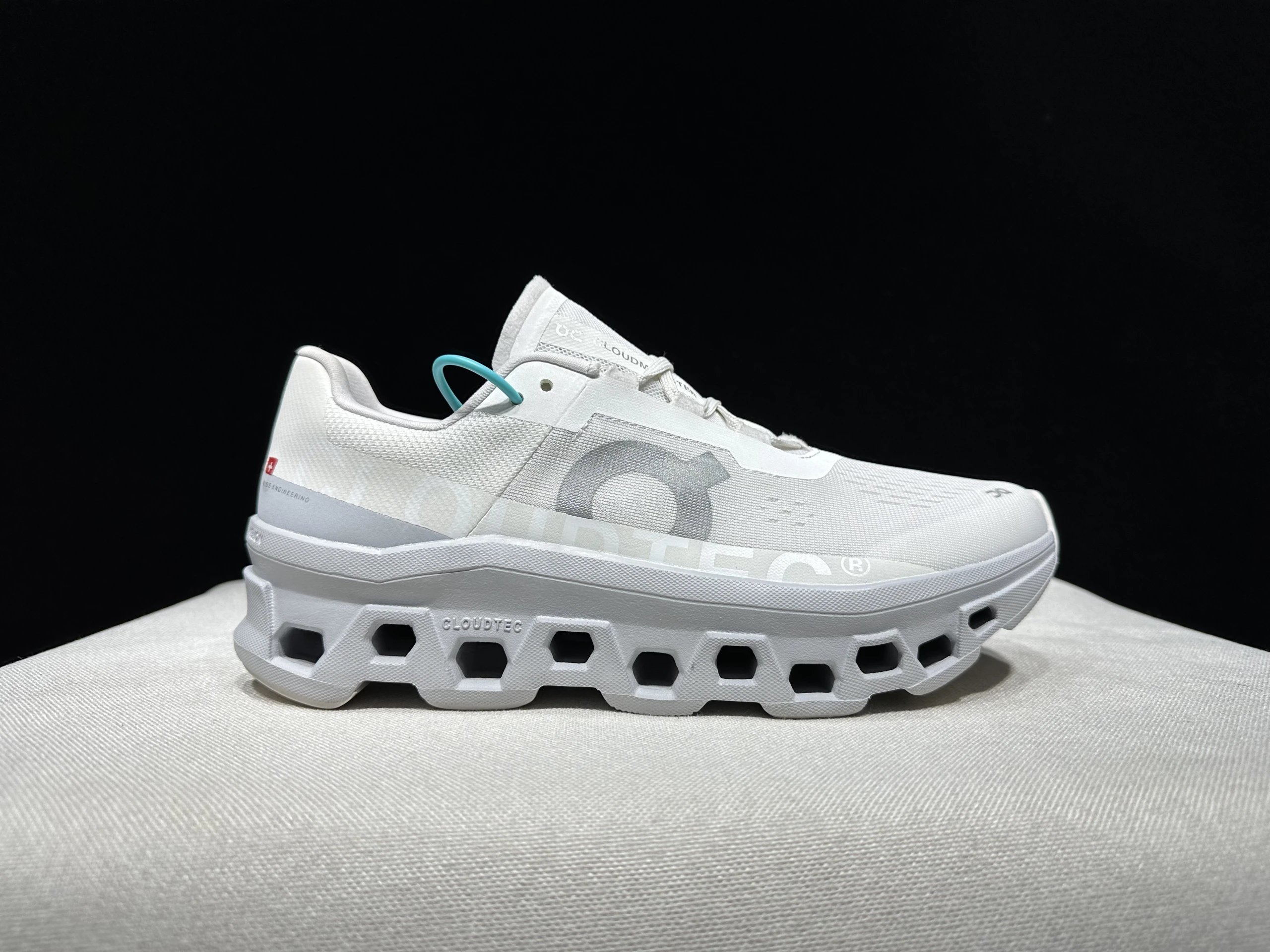 On Sneakers Cloudmonster — ON Monster Glacier Grey 61.97654