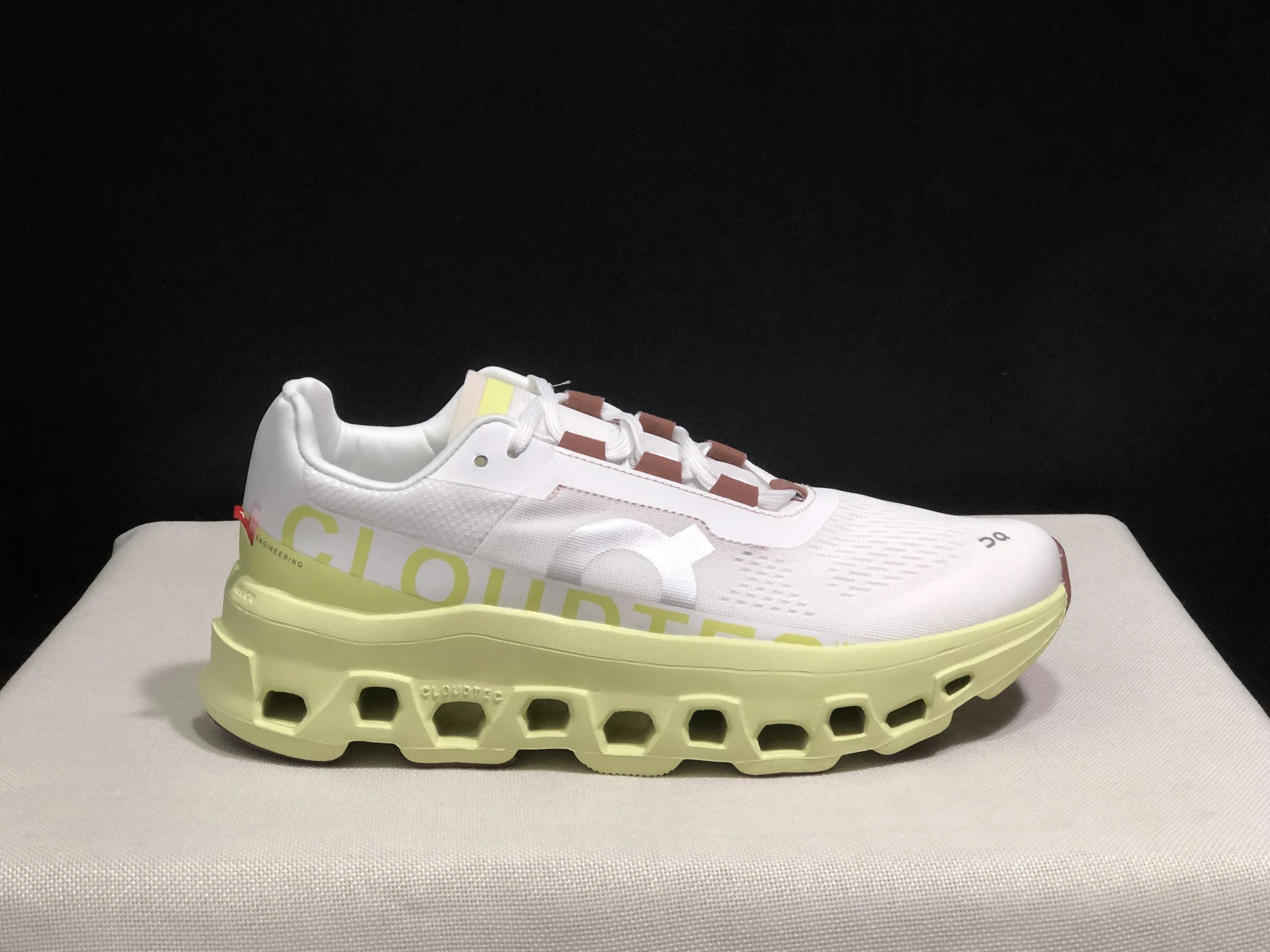 On Sneakers Cloudmonster — ON Monster Lemon Yellow 61.97789