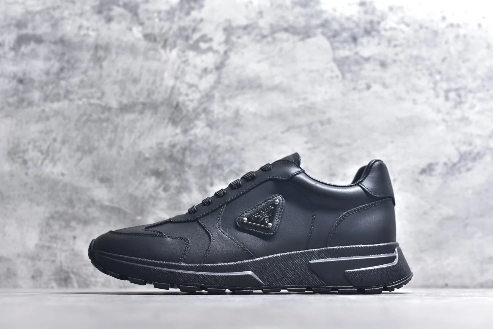 Prada Sneakers Prax 01 — Prax 01 pure black leather silver label