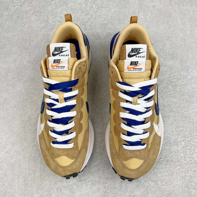 Nike Sneakers Sacai Collaboration Layered Double-Swoosh product detail image 29