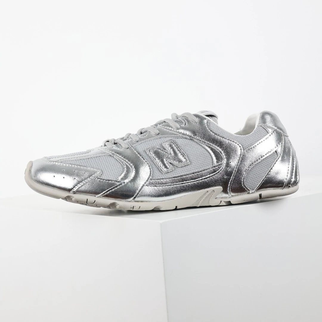 Miu Sneakers 530 Low-Top — Miu Miu 530 series silver