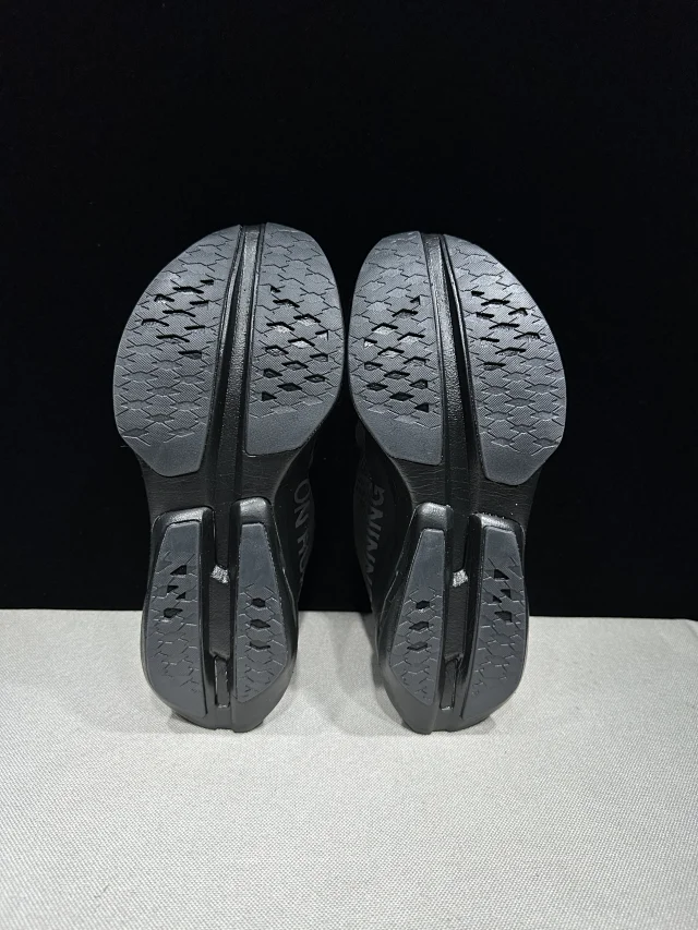 On Sneakers Cloudboom Strike product detail image 21