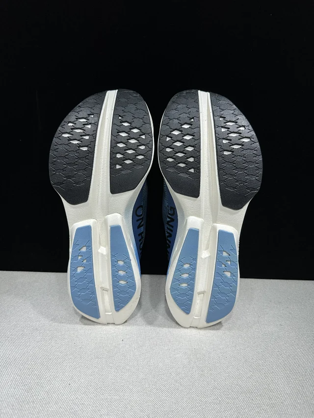 On Sneakers Cloudboom Strike product detail image 73