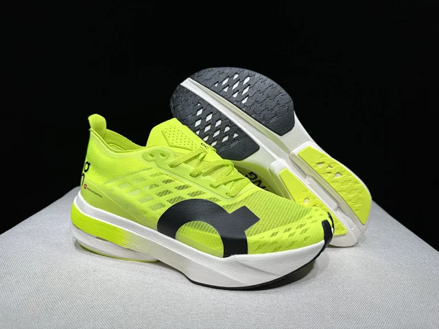 On Sneakers Cloudboom Strike product detail image 60