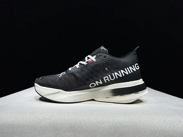 On Sneakers Cloudboom Strike product detail image 83