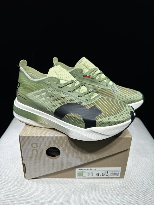 On Sneakers Cloudboom Strike product detail image 53