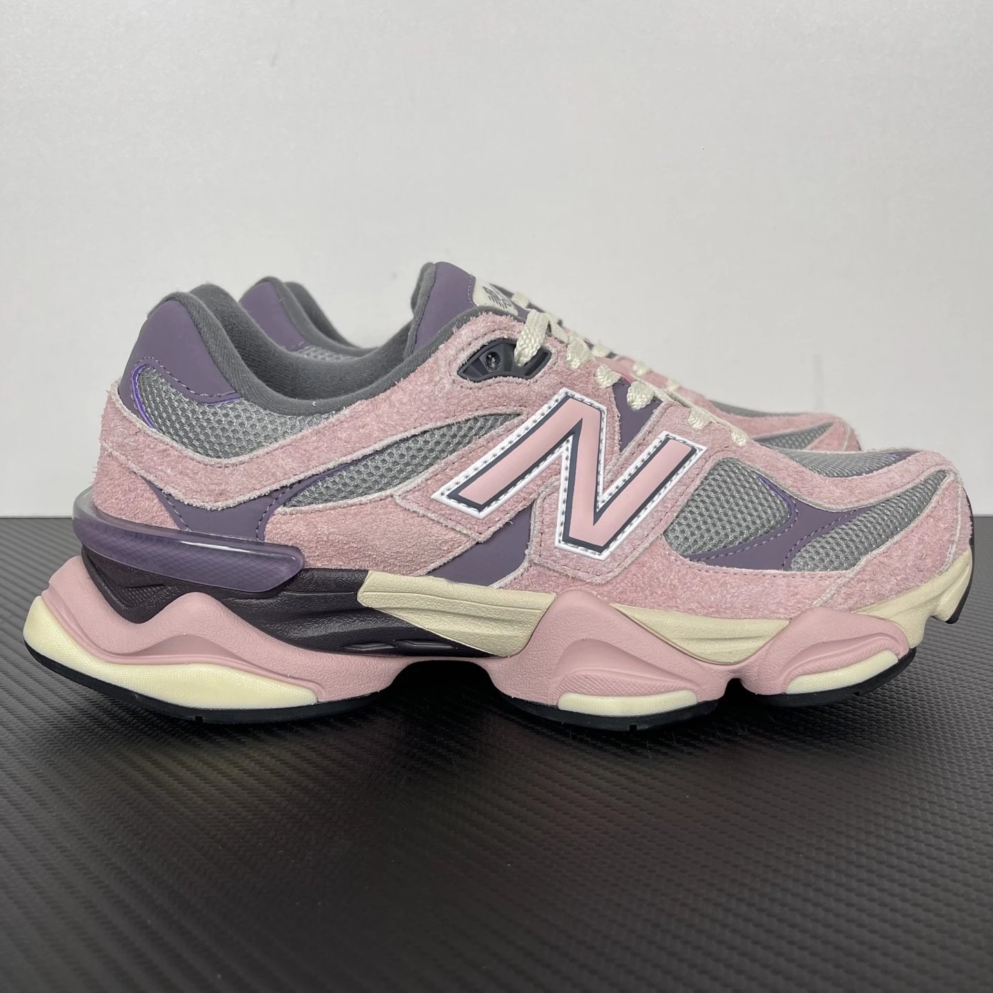 NB 9060 Pink/Black Style#: U9060YSO