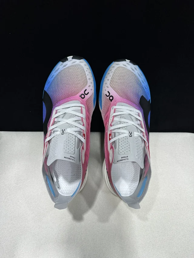 On Sneakers Cloudboom Strike product detail image 96