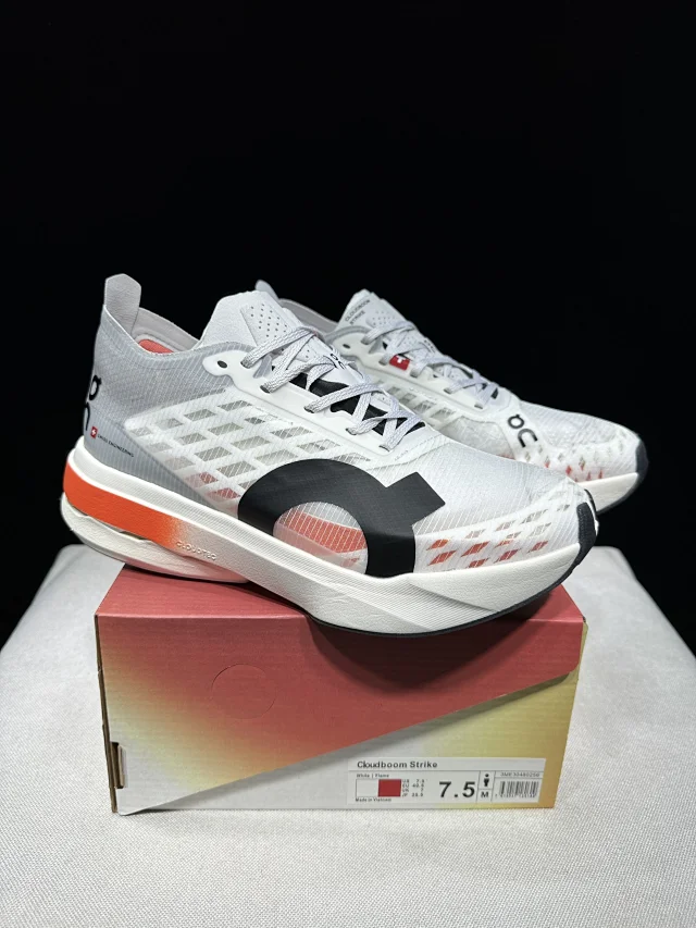 On Sneakers Cloudboom Strike product detail image 18