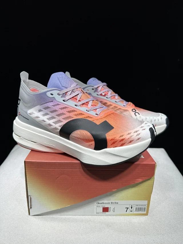 On Sneakers Cloudboom Strike product detail image 8