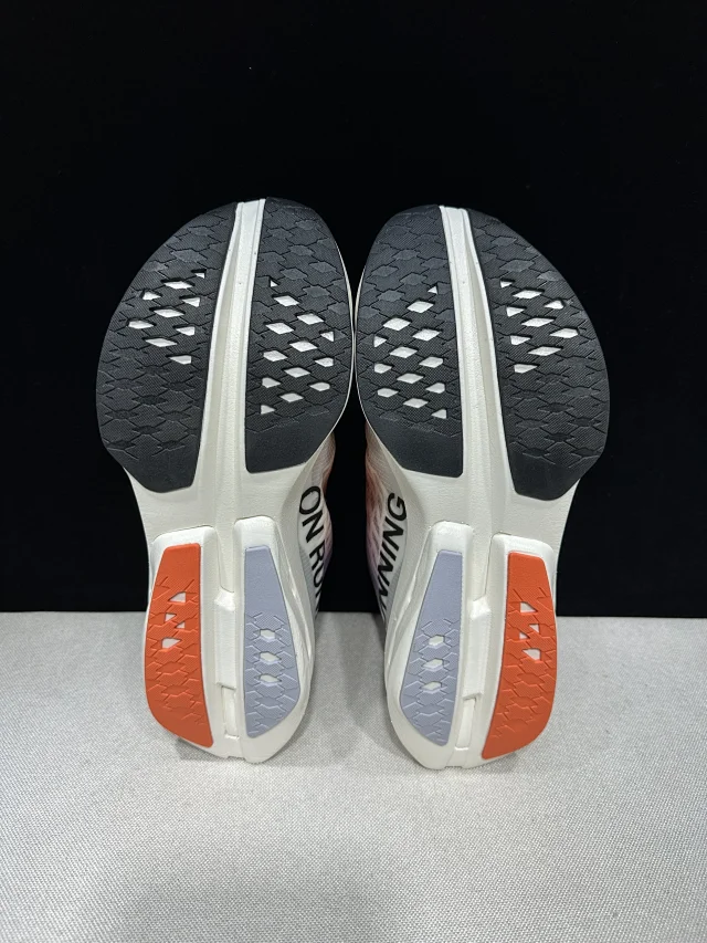 On Sneakers Cloudboom Strike product detail image 10