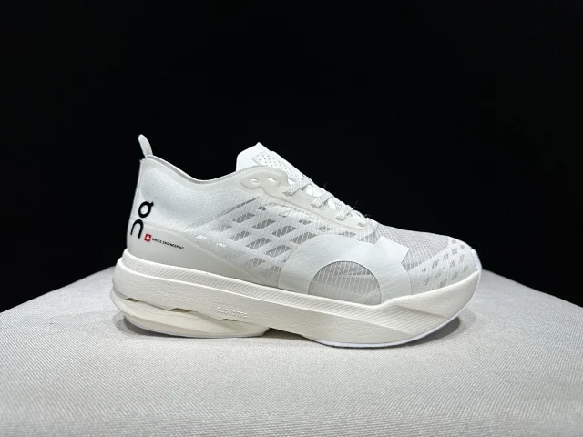 On Sneakers Cloudboom Strike product detail image 31