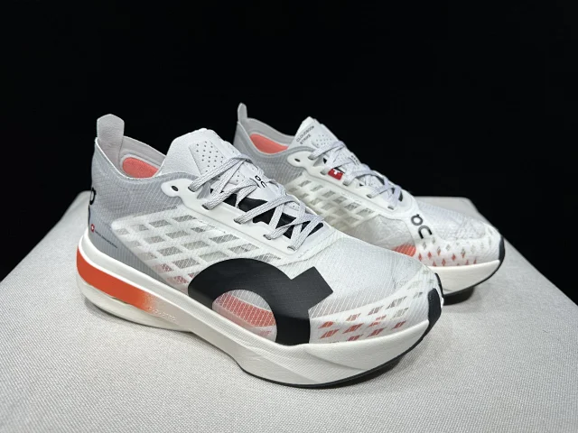 On Sneakers Cloudboom Strike product detail image 14