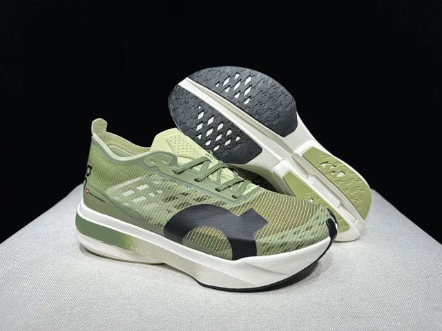 On Sneakers Cloudboom Strike product detail image 50
