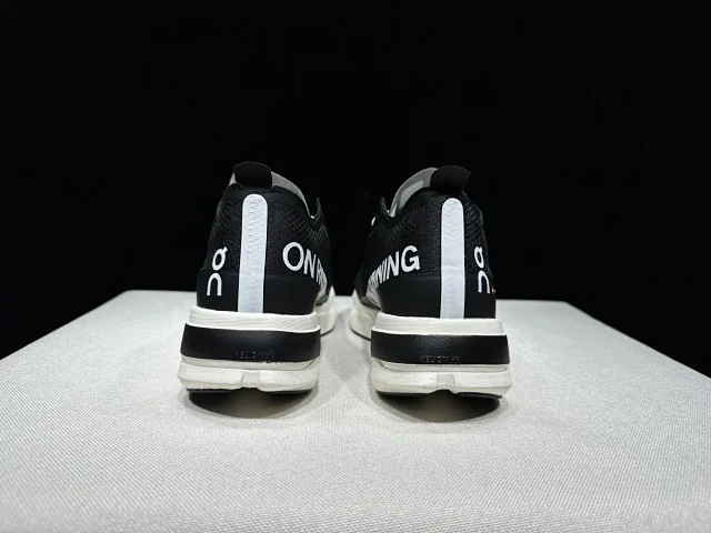 On Sneakers Cloudboom Strike product detail image 88