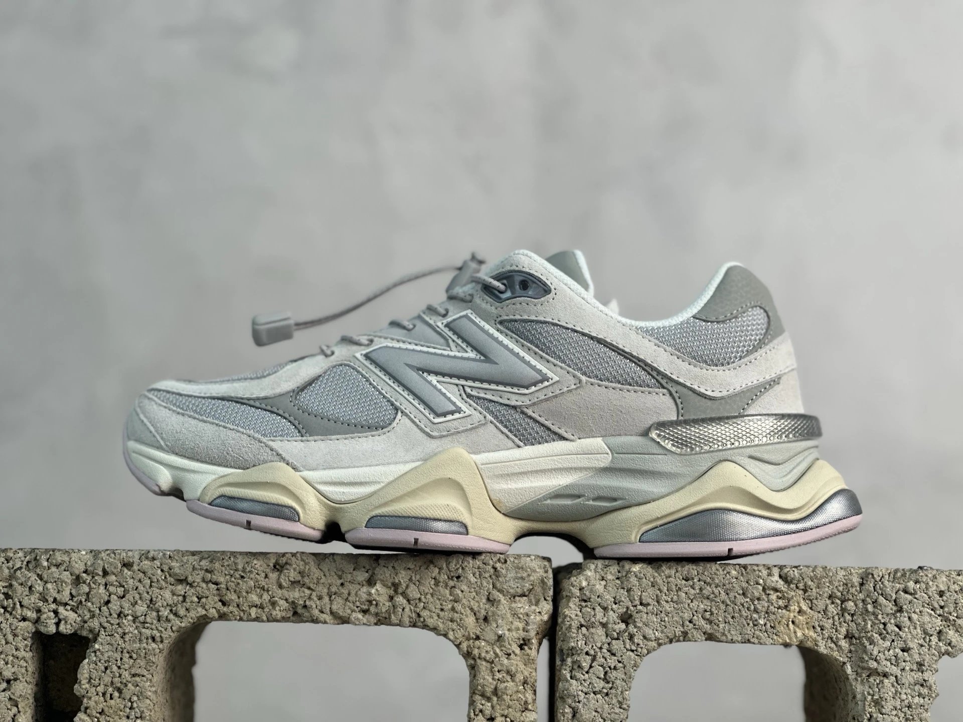 NB 9060 Light Grey/Purple Style#: U9060GM