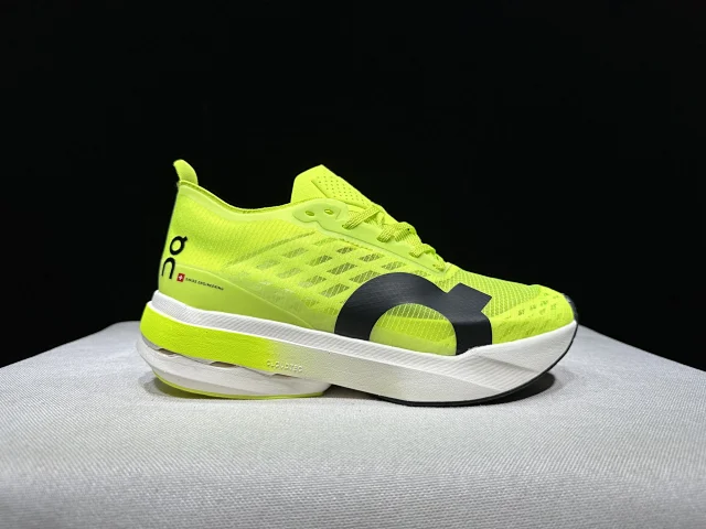 On Sneakers Cloudboom Strike product detail image 58