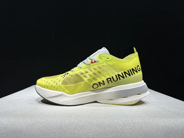 On Sneakers Cloudboom Strike product detail image 39