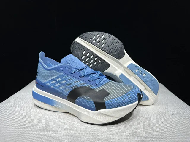 On Sneakers Cloudboom Strike product detail image 69