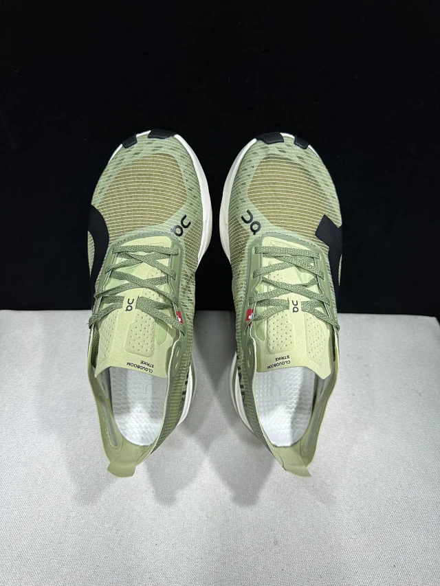 On Sneakers Cloudboom Strike product detail image 51