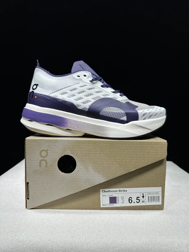 On Sneakers Cloudboom Strike product detail image 82