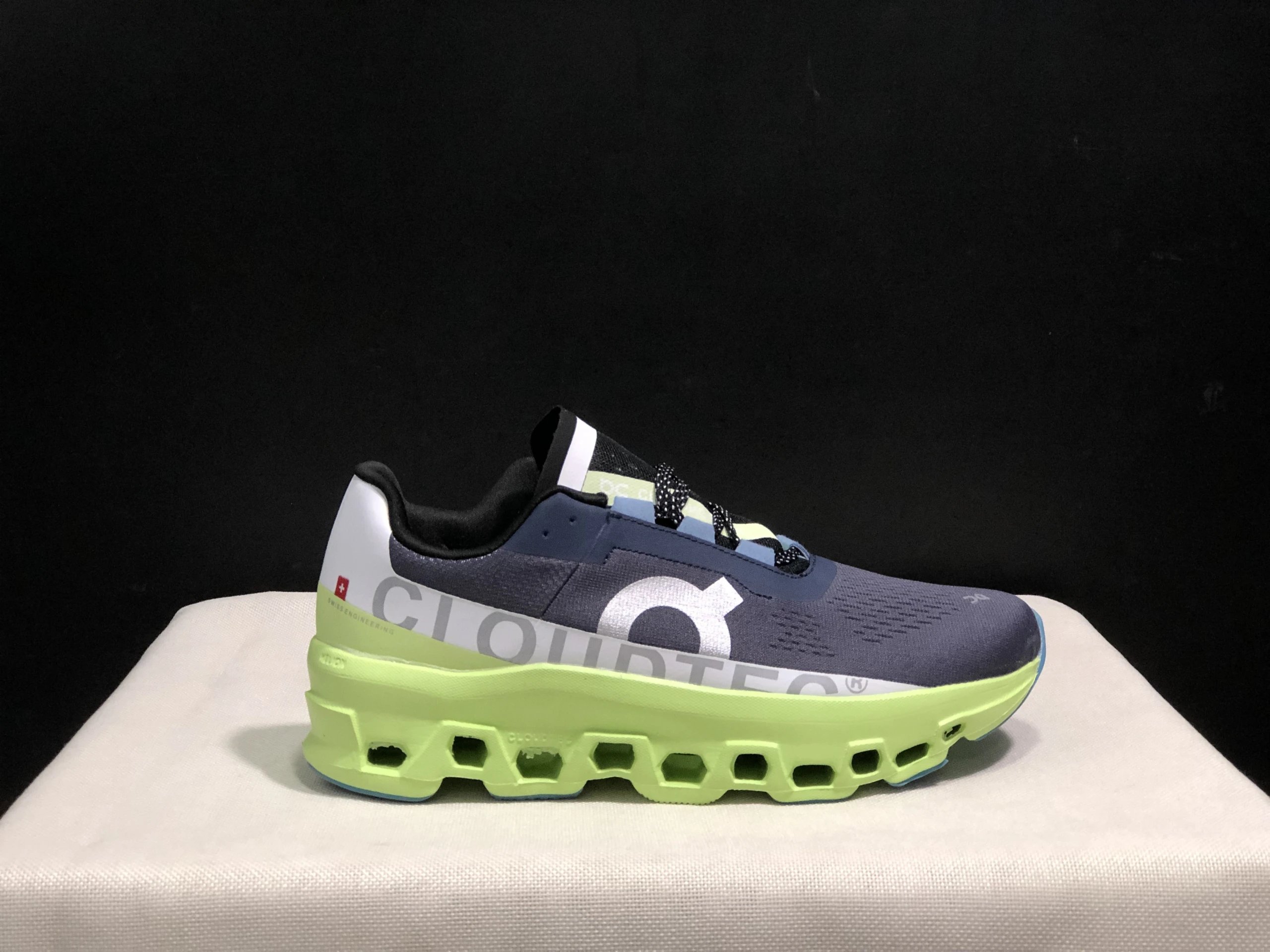 On Sneakers Cloudmonster — ON Monster Iron Black 40.99706