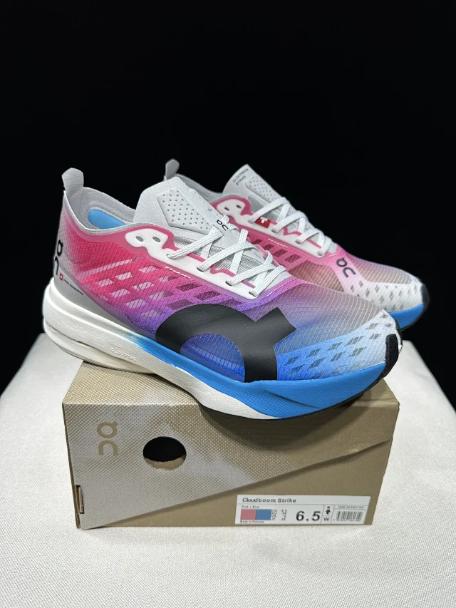 On Sneakers Cloudboom Strike product detail image 91