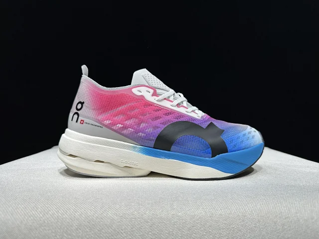 On Sneakers Cloudboom Strike product detail image 93