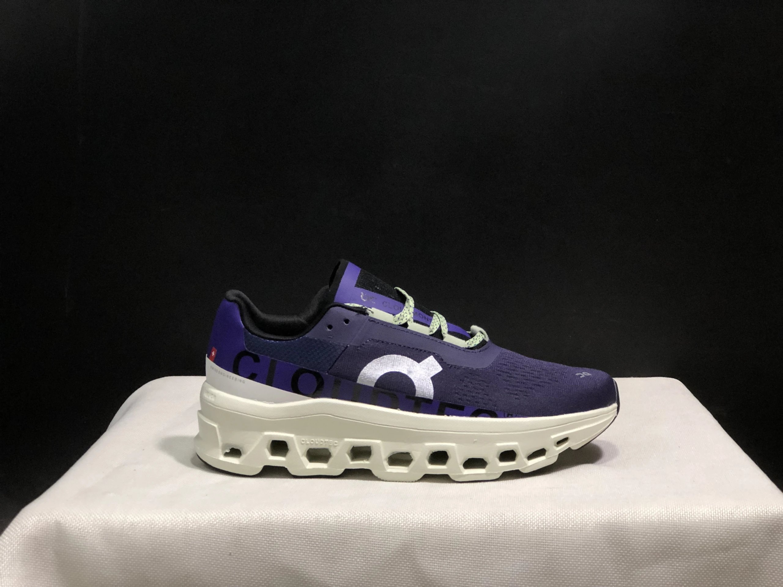 On Sneakers Cloudmonster — ON Monster Purple-White 40.99706