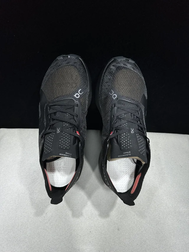 On Sneakers Cloudboom Strike product detail image 26