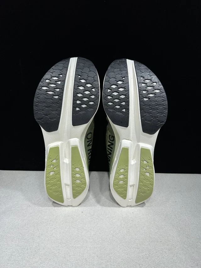 On Sneakers Cloudboom Strike product detail image 55