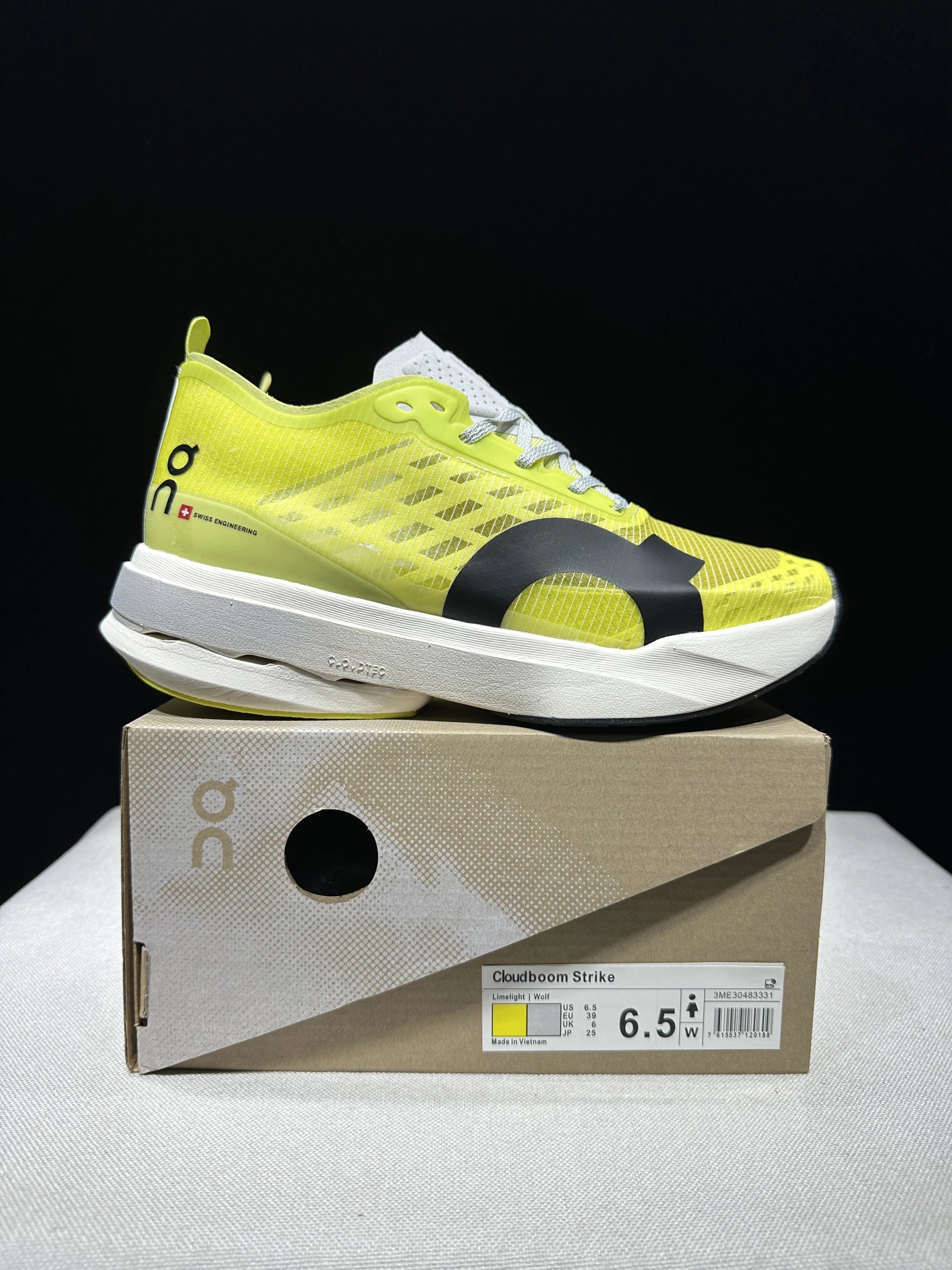 On Sneakers Cloudboom Strike — 7