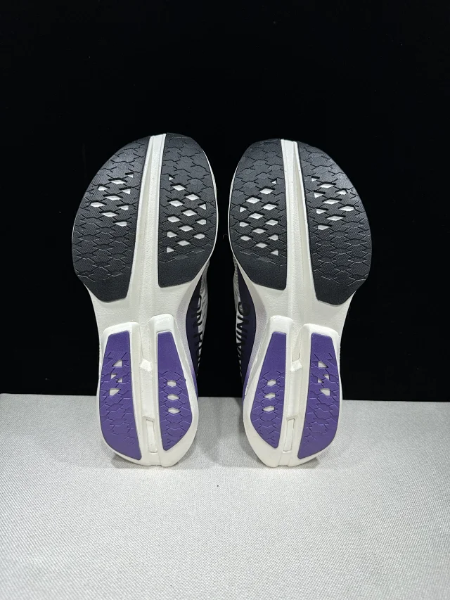 On Sneakers Cloudboom Strike product detail image 75