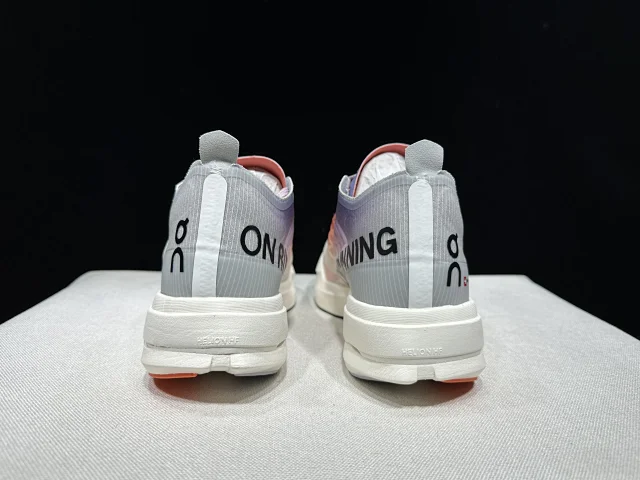 On Sneakers Cloudboom Strike product detail image 7