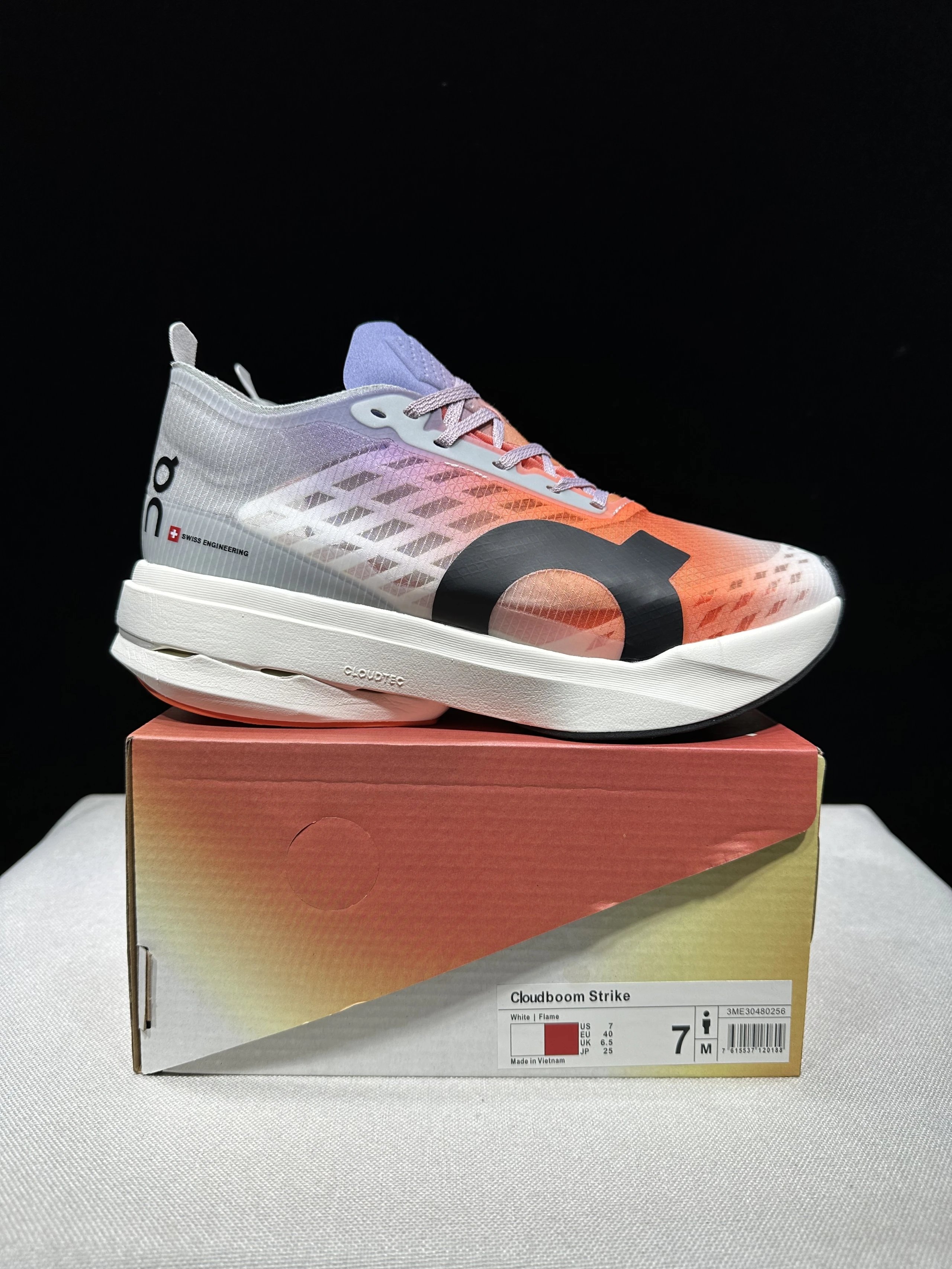 On Sneakers Cloudboom Strike — 10