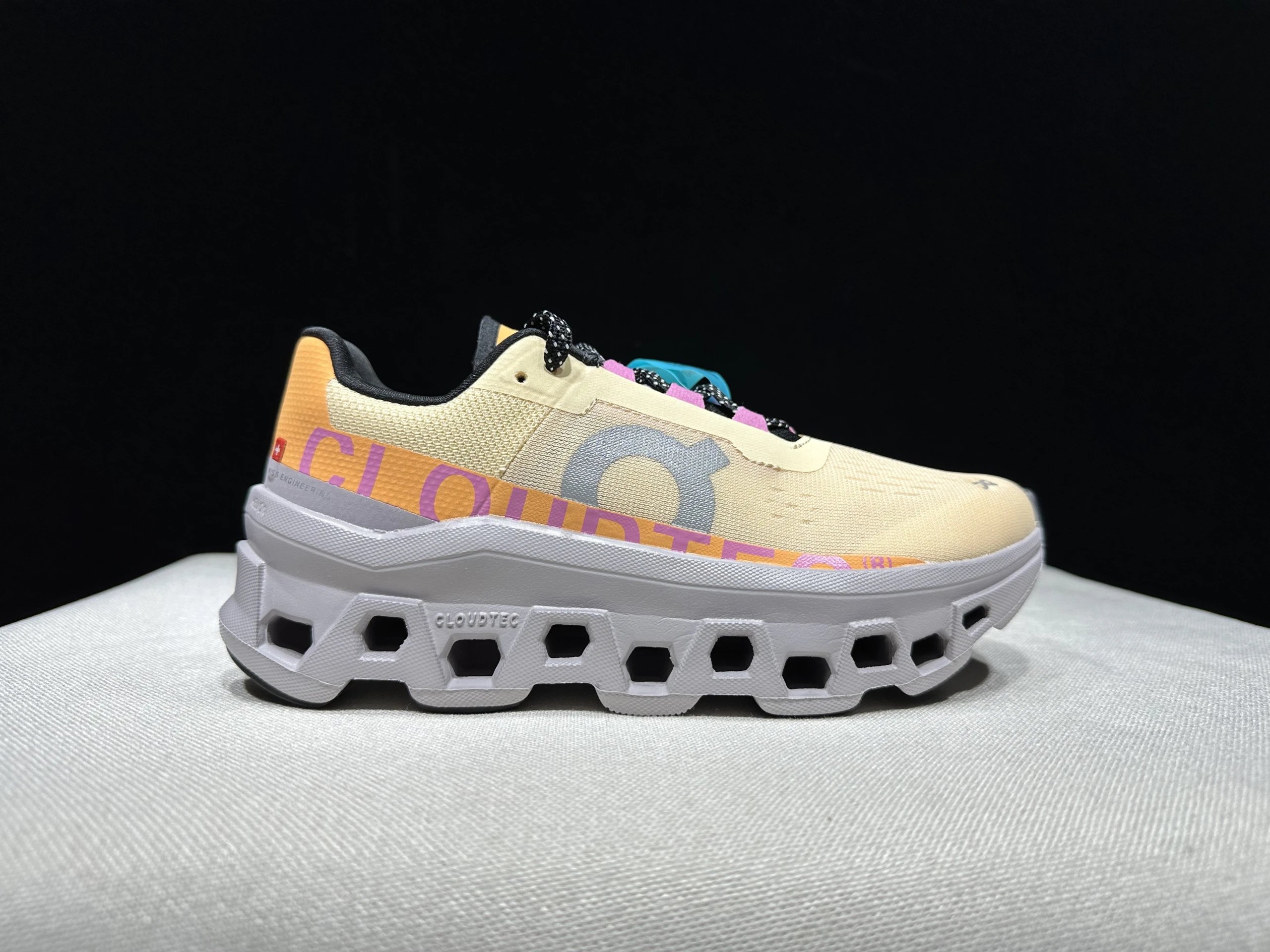 On Sneakers Cloudmonster — ON Monster Bronze-Plated 61.97651