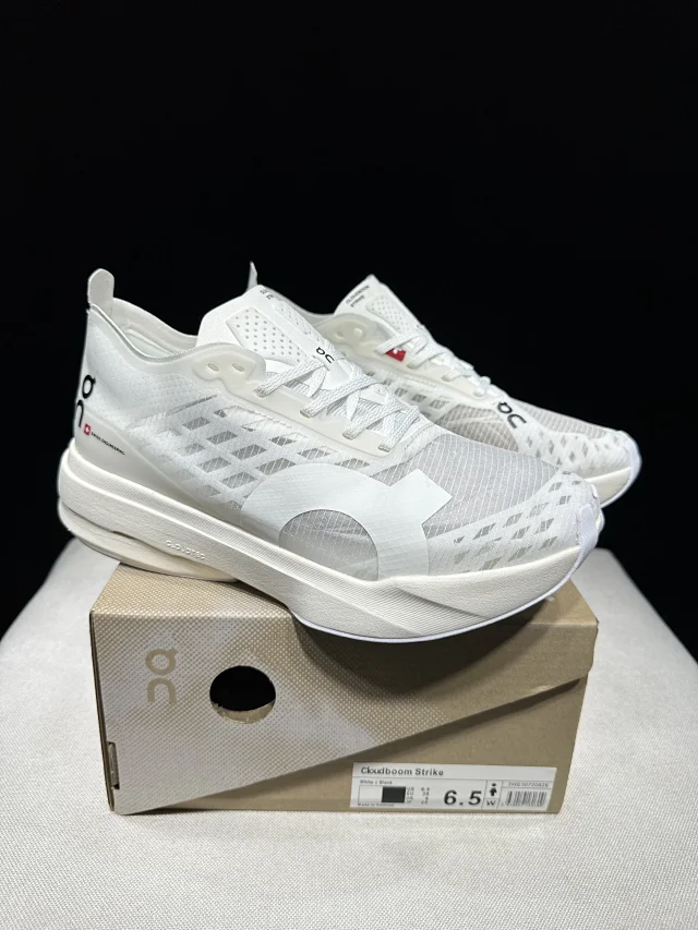 On Sneakers Cloudboom Strike product detail image 36