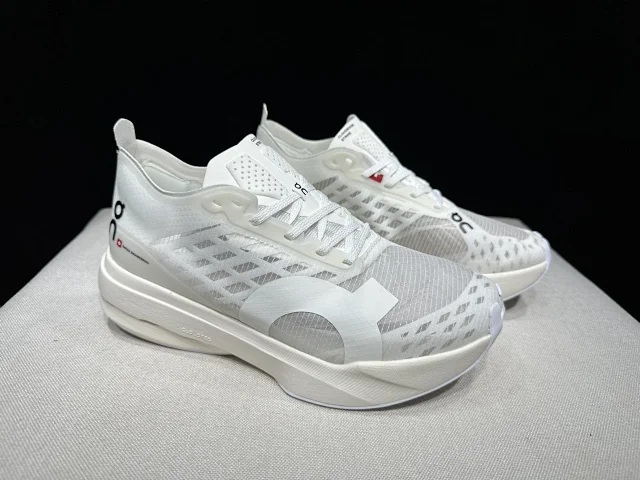 On Sneakers Cloudboom Strike product detail image 32