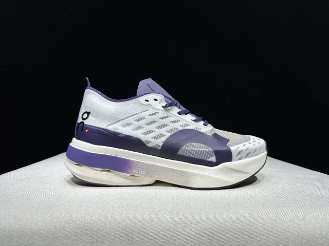 On Sneakers Cloudboom Strike product detail image 77
