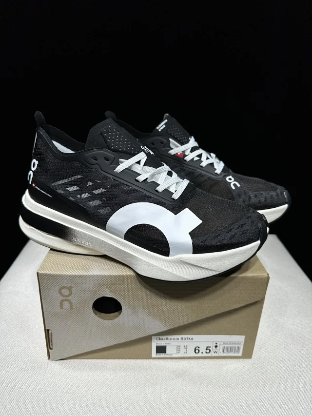 On Sneakers Cloudboom Strike product detail image 89