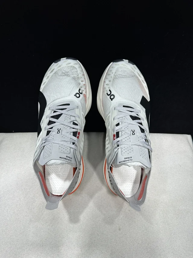 On Sneakers Cloudboom Strike product detail image 16